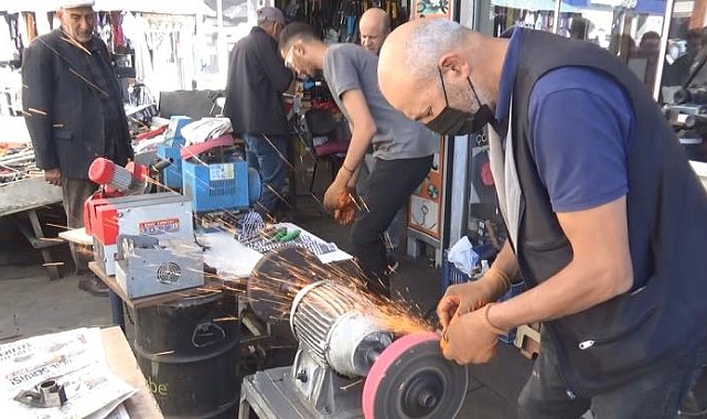 Bıçaklar kurbanlar için Kars'ta bileniyor