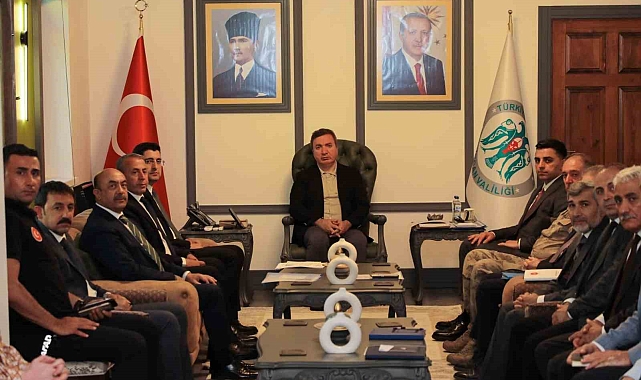 Birim amirleriyle toplantı düzenledi Vali Aydoğdu