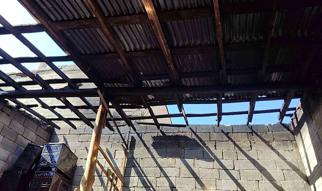 Çatı yangını Erciş'te