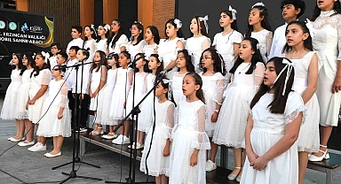 Çocuklardan Çok Sesli Çocuk Korosu yılsonu  Konserini gerçekleştirdi
