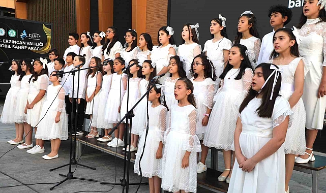Çocuklardan Çok Sesli Çocuk Korosu yılsonu  Konserini gerçekleştirdi