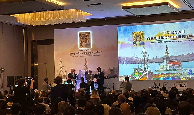 Doç. Dr. Şahin'e yılın en iyi genç beyin cerrahı ödülü