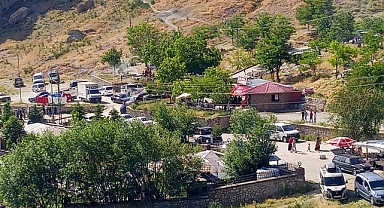 Dokuz Günlük Bayram Tatilinde Tarihi İshak Paşa Sarayı Ziyaretçi Akınına Uğradı!