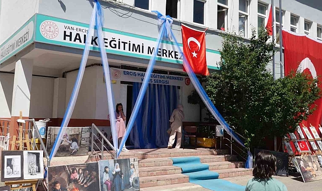 Erciş'te yılsonu sergisi düzenlendi