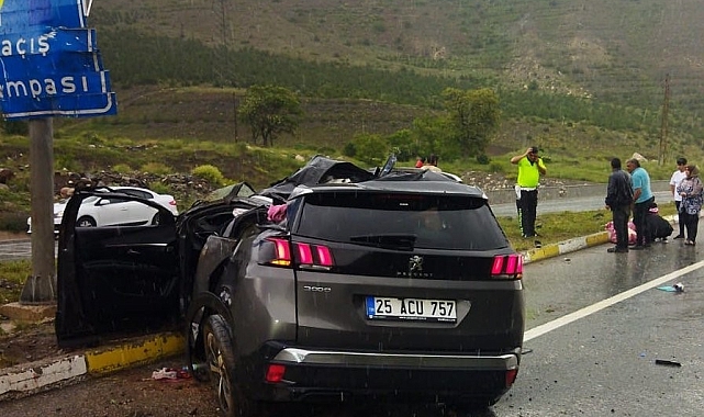 Erzincan-Sivas kara yolu  Sakaltutan'da trafik kazası: 1 ölü, 2 yaralı