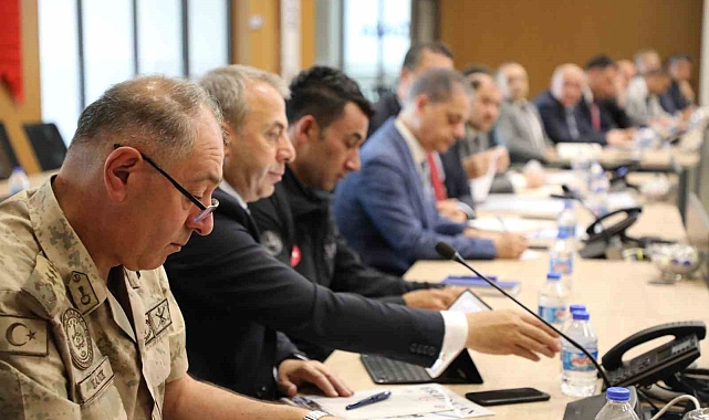 Erzincan Valisi Hamza Aydoğdu yürütülen projeler ve devam eden çalışmalar hakkında toplantı düzenlendi
