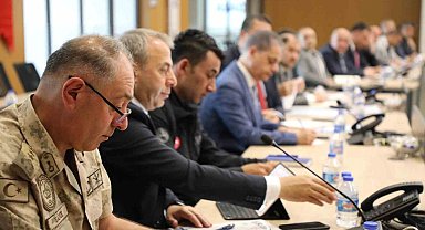 Erzincan Valisi Hamza Aydoğdu yürütülen projeler ve devam eden çalışmalar hakkında toplantı düzenlendi