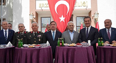 Erzincan'da bayramlaşma programına katıldı Binali Yıldırım