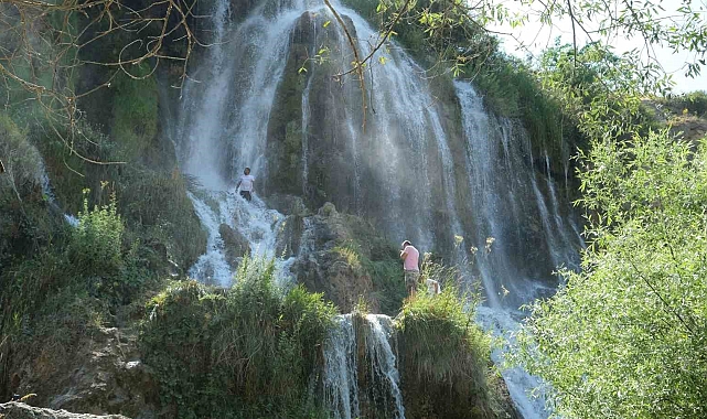 Erzincan'da bir doğa harikası Girvelek Şelalesi
