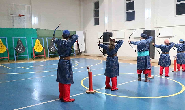 Erzincan'da Geleneksel Türk okçuları kursları devam ediyor