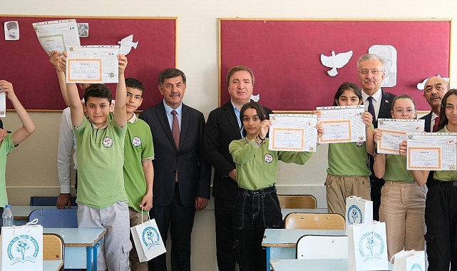 Erzincan'da kaç öğrenci karne aldı?