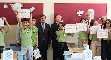 Erzincan'da kaç öğrenci karne aldı?