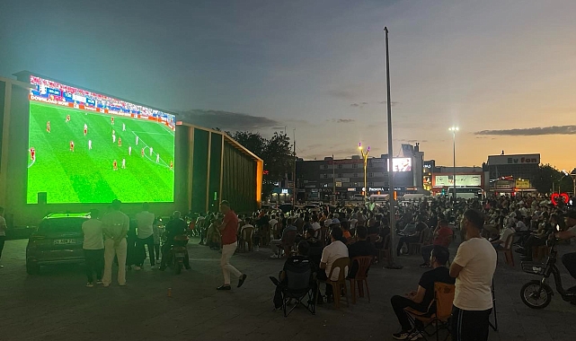 Erzincan'da milli heyecan dev ekranda yaşandı