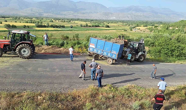 Erzincan'da römork şarampole uçtu; sürücü şans eseri kurtuldu