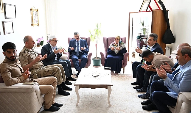 Erzurum Valisi Mustafa Çiftçi Şehit ailesine bayram ziyareti gerçekleştirdi