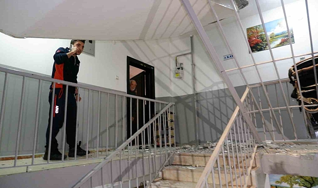 Erzurum'da apartmanın çöken merdiveni korkuttu