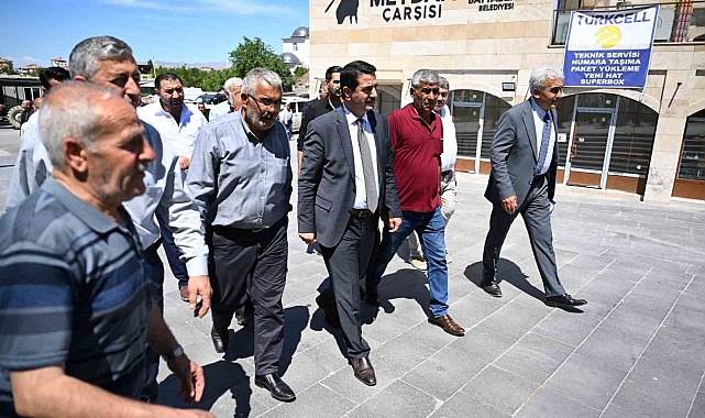 Eskimalatya'da esnaflarla bir araya gelen Taşkın, sohbet etti