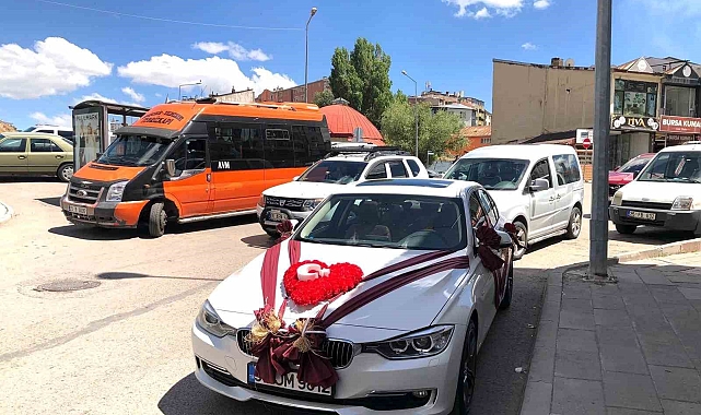 Gelin arabalarında ay-yıldız sevgisi