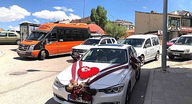 Gelin arabalarında ay-yıldız sevgisi