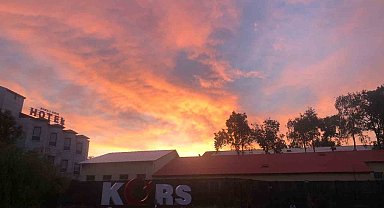 Gökyüzü kızıla büründü Kars'ta