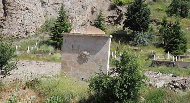 Hakkari Belediye'sinden mezarlıklara çeşme hizmeti