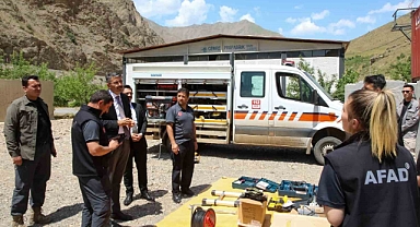 Hakkari Valisi ve Belediye Başkan Vekili Ali Çelik deprem hazırlık çalışmalarını yerinde inceledi