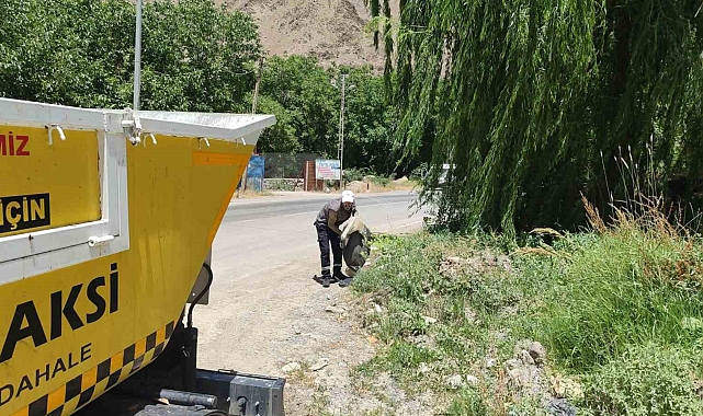 Hakkari-Van karayolunda çevre temizliği