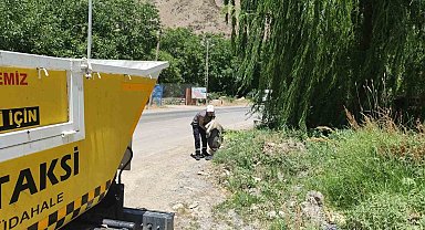 Hakkari-Van karayolunda çevre temizliği