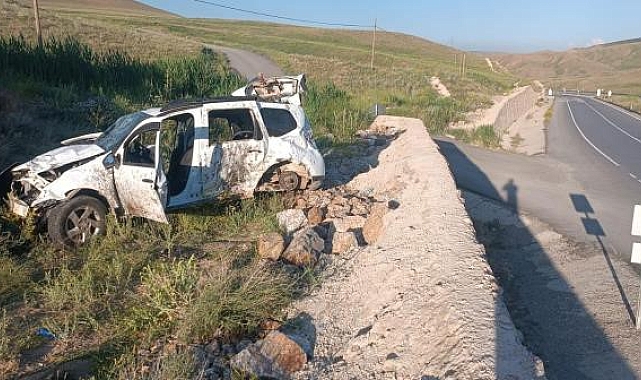 Hakkari-Van Karayolu'nda yürekleri ağza getiren kaza: 3 kişi ölümden döndü