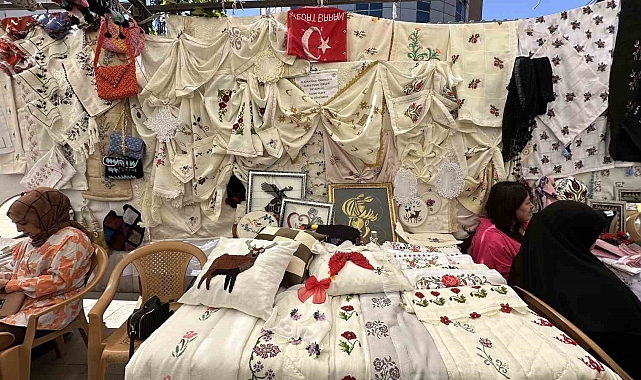 Hakkari'de atık malzemelerden yaptıkları ürünleri sergilediler