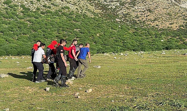 Helikopterle hastaneye kaldırıldı Attan düşen kadın