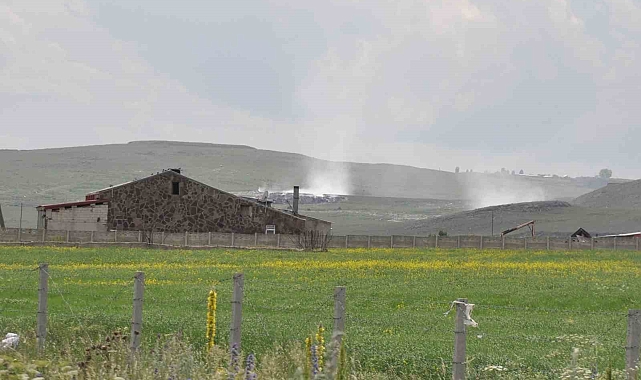 Karadağ çöplüğü yanıyor Kars'ta