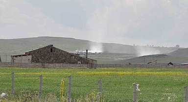 Karadağ çöplüğü yanıyor Kars'ta