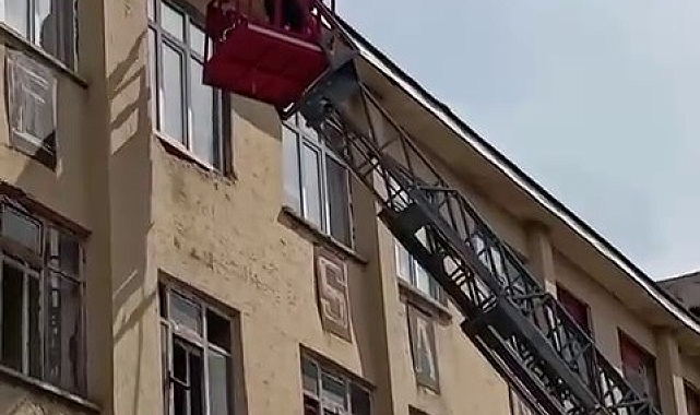Kars'ta itfaiye ekiplerinden karga kurtarma operasyonu