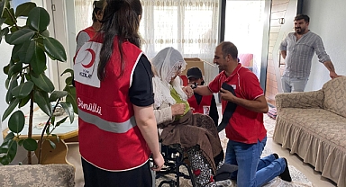 Kızılay’dan Ağrı’daki engellilere tekerlekli sandalye yardımı