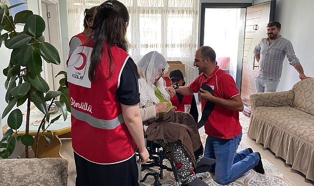 Kızılay’dan Ağrı’daki engellilere tekerlekli sandalye yardımı