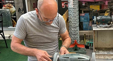 Kurban Bayramı öncesi Iğdır'da bıçak bileyicileri işbaşında