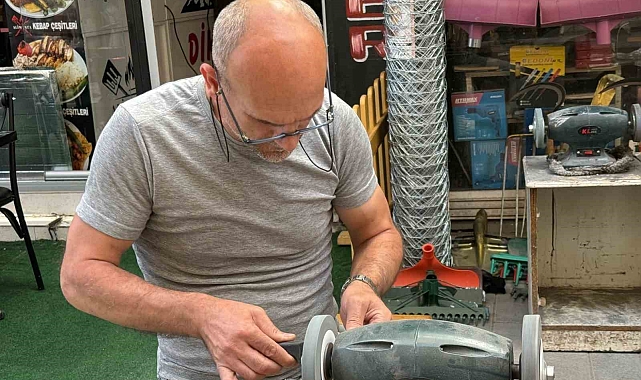Kurban Bayramı öncesi Iğdır'da bıçak bileyicileri işbaşında