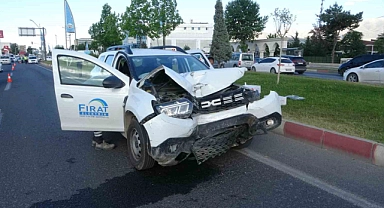 Malatya'da ticari araçla minibüs çarğıştı: 2 yaralı