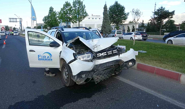 Malatya'da ticari araçla minibüs çarğıştı: 2 yaralı