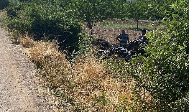 Malatya'da kontrolden çıkan traktör devrildi: 4 yaralı