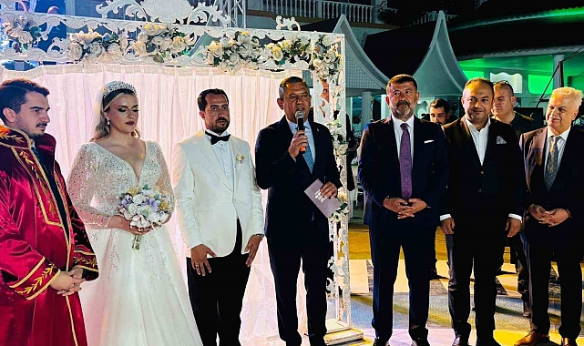Malatya'da siyaset dünyasını buluşturan düğün