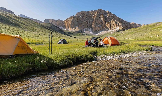 Munzur Dağları Turist akınına uğruyor