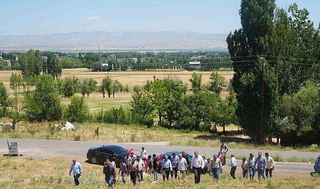 Muş'ta rüzgar enerji santrali inşaatı protesto edildi