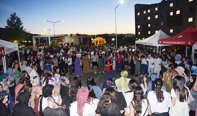 Muş'ta yurtta kalan öğrenciler için mezuniyet gecesi düzenlendi