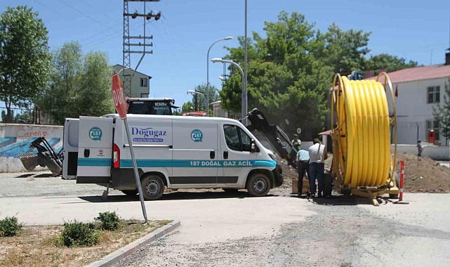 Muş'un Malazgirt ilçesinde doğal gaz çalışmaları devam ediyor