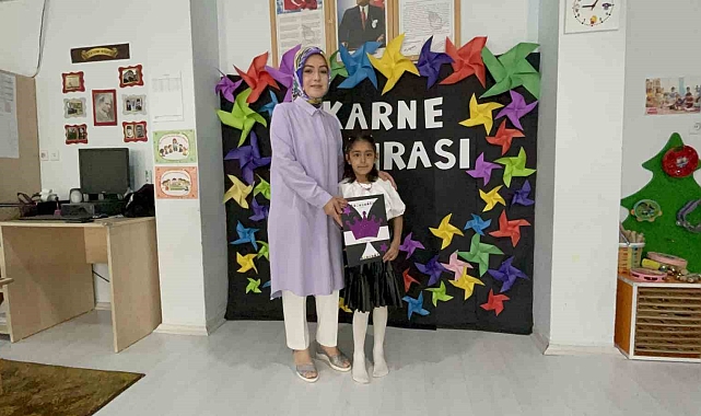 Naz'ın ilk karne heyecanı! Depremde ailesini kaybetmişti