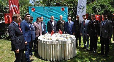 Protokol bayramlaştı Kars'ta