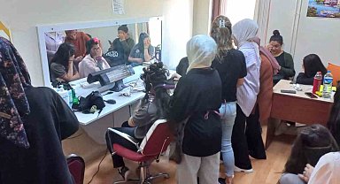 Saç bakımıyla öğrencileri sevindirdi Kursiyerler