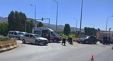 Trafik kazasında: 3 yaralı